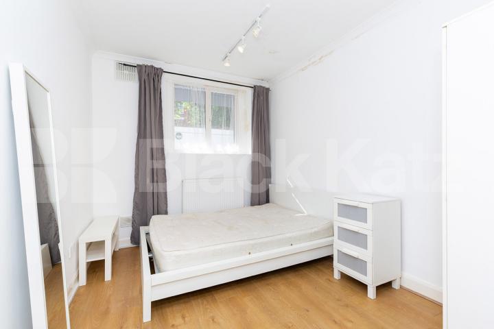 Three double bedroom property with modern kitchen and spacious lounge Damien Street, Whitechapel